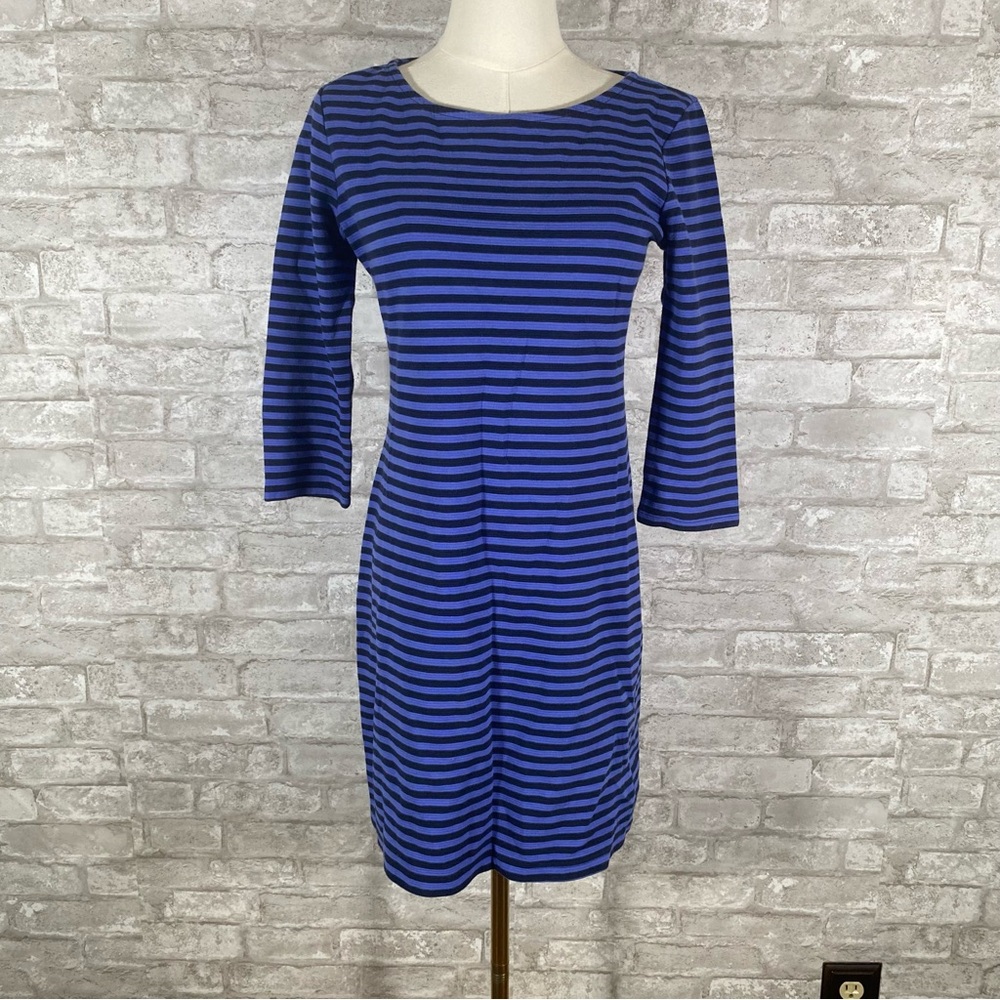 Old Navy fitted striped  women’s size small zips in back‎